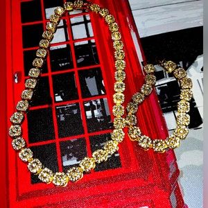 Gold Fashion Necklace and bracelet set!